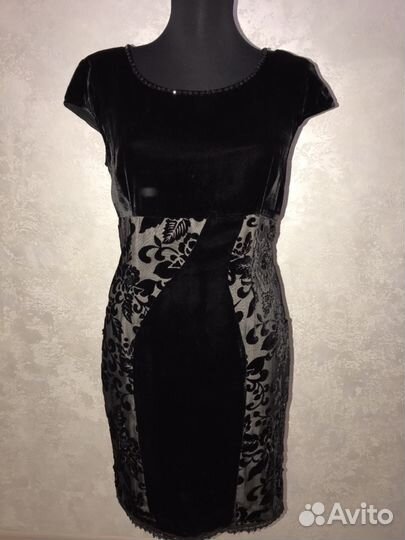 Платье бархатное с вышивкой