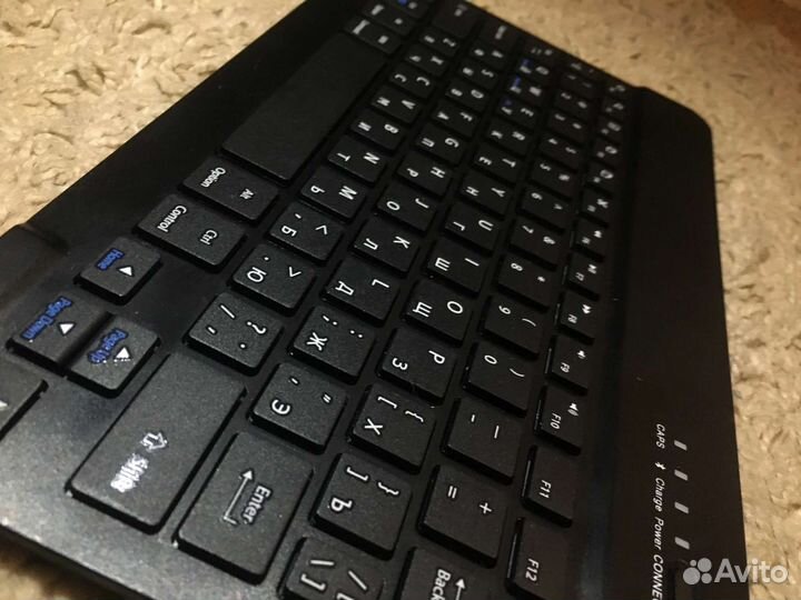 Безпрводная клавиатура с чехлом