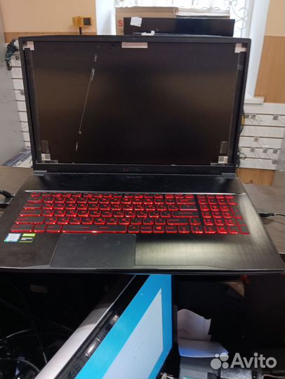 Ноутбук msi ms-17f4 core i7-9250h/gf 1650Ti