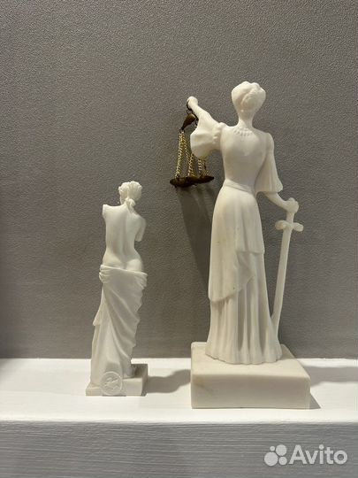 Статуэтки из греции богиня красоты и правосудия