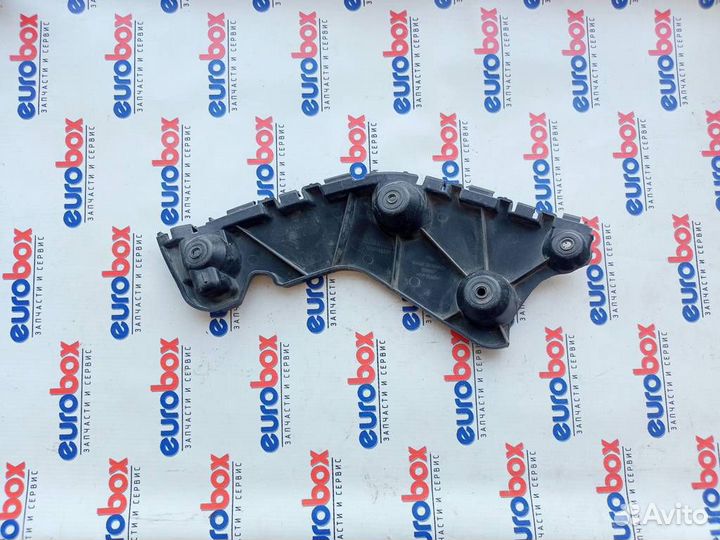 Кронштейн заднего бампера левый Nissan Terrano II