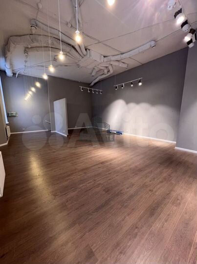 Помещение на первом этаже, 158 кв. м