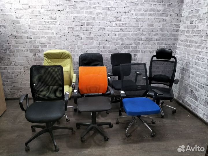 Компьютерные офисные кресла на колесах б/у и новые
