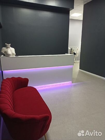 Аренда танцевального зала с пилонами