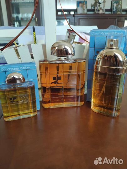 Courreges, Fidji, Oui