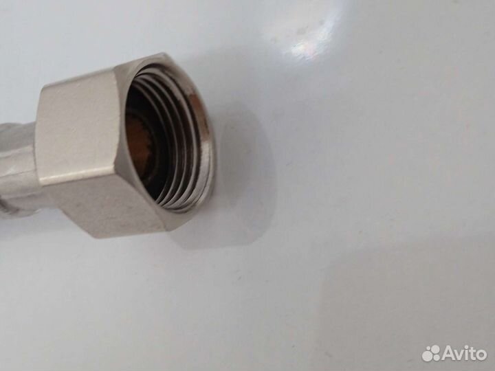 Подводка гибкая для смесителя. Новая