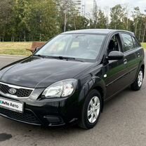 Kia Rio 1.4 AT, 2011, 40 300 км, с пробегом, цена 950 000 руб.