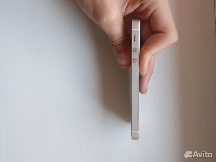Телефон iPhone 5s