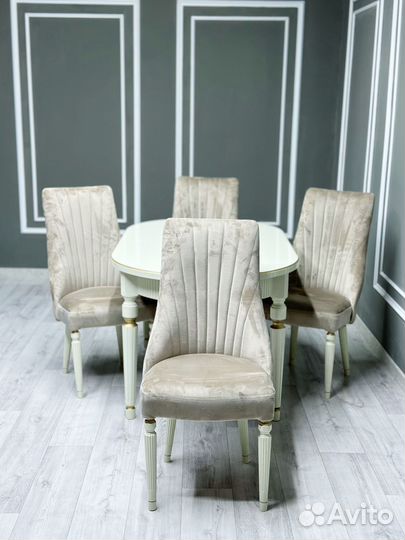 Стол обеденный. В наличии
