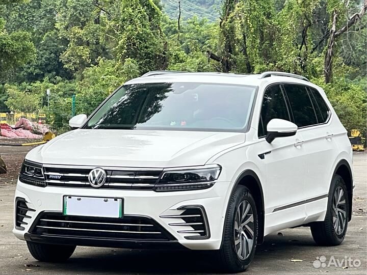 Volkswagen Tiguan 1.4 AMT, 2021, 23 000 км