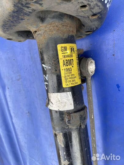 Амортизатор передний правый Opel Astra J GTC 3D