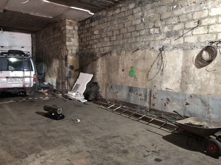 Гараж, > 30 м²