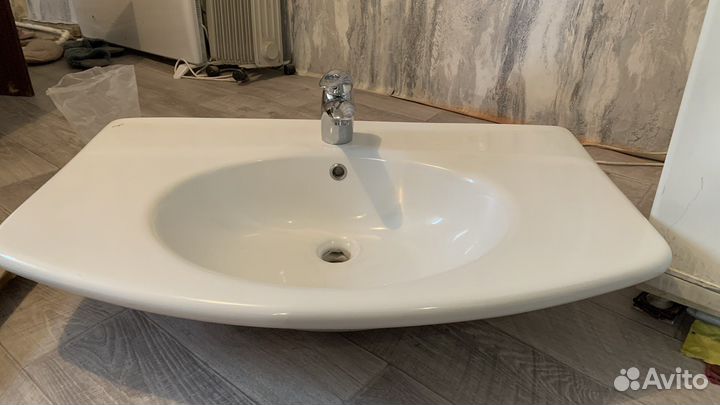 Раковина со смесителем