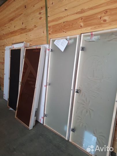 Дверь стеклянная в баню