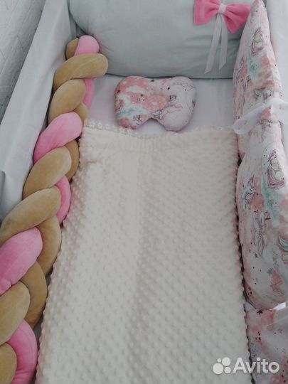 Бортики в детскую кроватку для девочки