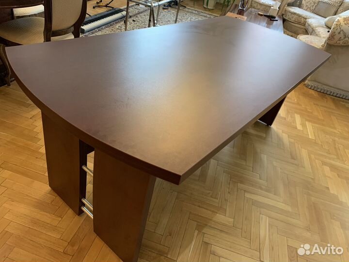 Письменный стол