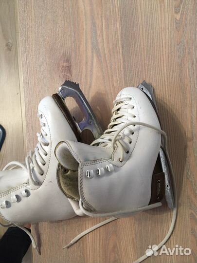 Профессиональные фигурные коньки Risport