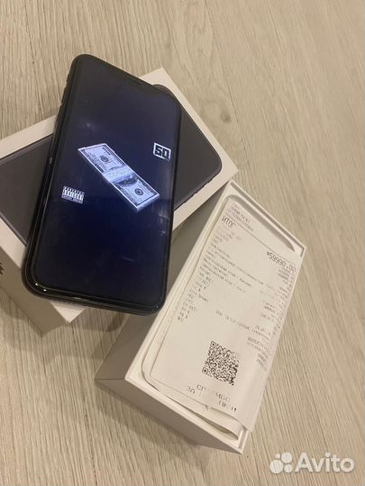 Телефон iPhone 11