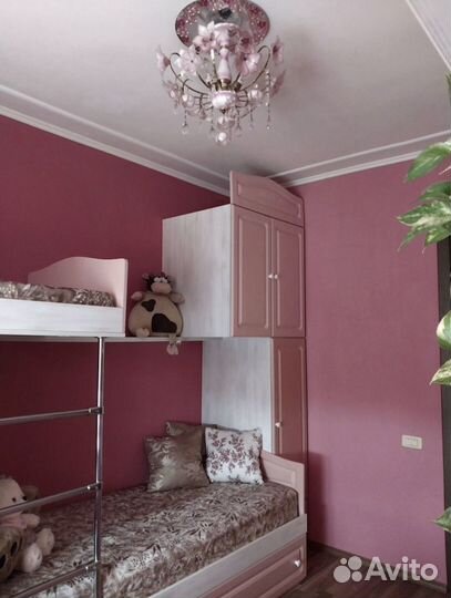 Детская кровать, шкаф, стол