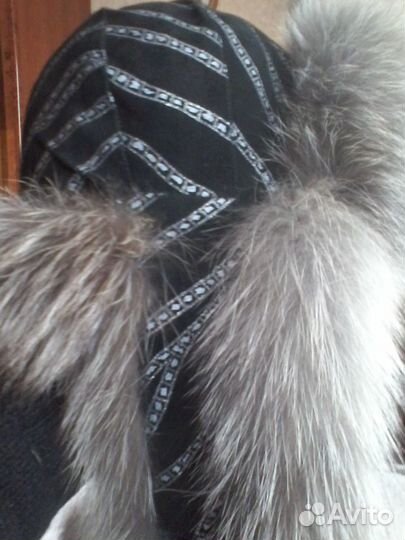 Молодежная женская меховая шапочка