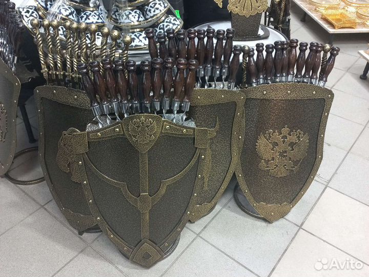 Кованый Щит под шанпура с Национальной символикой