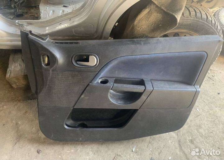 Обшивка дверная Ford Fiesta 5