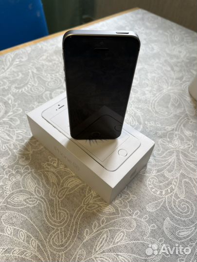 Телефон iPhone se