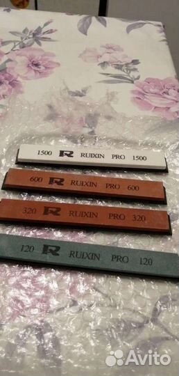 Точилка с поворотным механизмом из металла. 4 камн