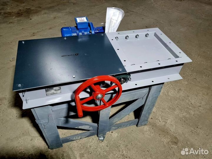 Задвижка реечная с электроприводом 300х300