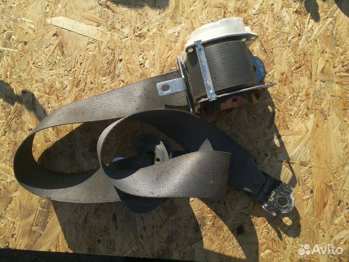 Ремень безопасности задний левый Toyota Sienna