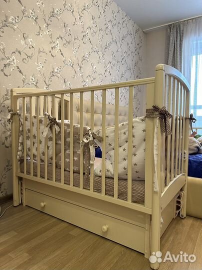 Детская кроватка с маятником и ящиком Гандылян