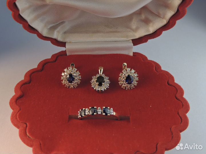 Серьги с бриллиантами и сапфиром