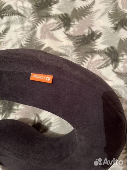 Воротник под голову на кнопке