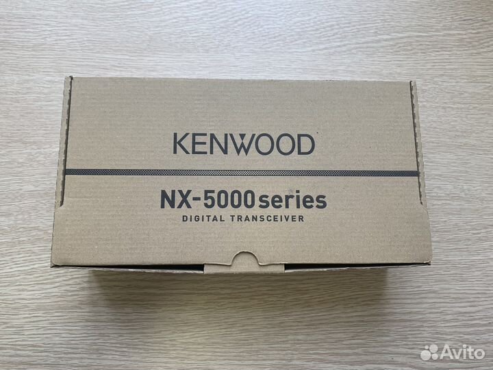 Цифровая носимая радиостанция Kenwood NX5300