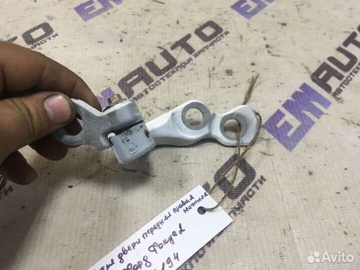 Петля двери передней правой нижняя Форд Фокус 2