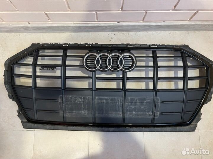 Ориг. центр. решетка бампера Audi Q5 FY 2021 rest