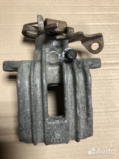 Суппорт задний правый Ауди А6 Ц5; А4 Б5; Пассат Б5