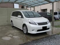 Toyota Isis 1.8 CVT, 2014, 79 300 км, с пробегом, цена 1 180 000 руб.