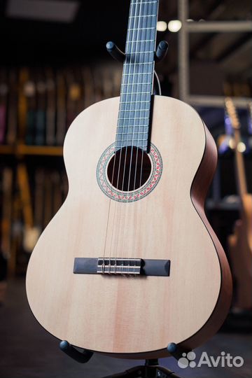 Классическая гитара Yamaha C40M 4/4