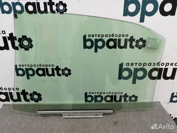 Стекло задней правой двери 68113-33150 Toyota