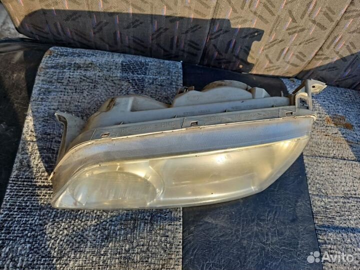 Фара левая Hyundai H-1 Starex рест. 2003