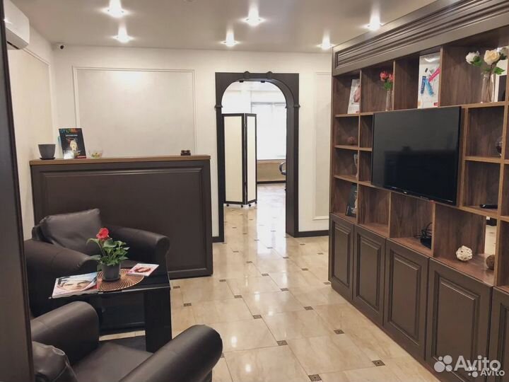 Мебель для салона красоты, стойки в салон красоты