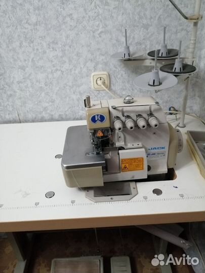 Jack оверлок промышленный, рабочий, б/у