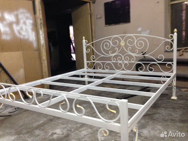 Кровать кованная