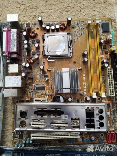Материнская плата 775