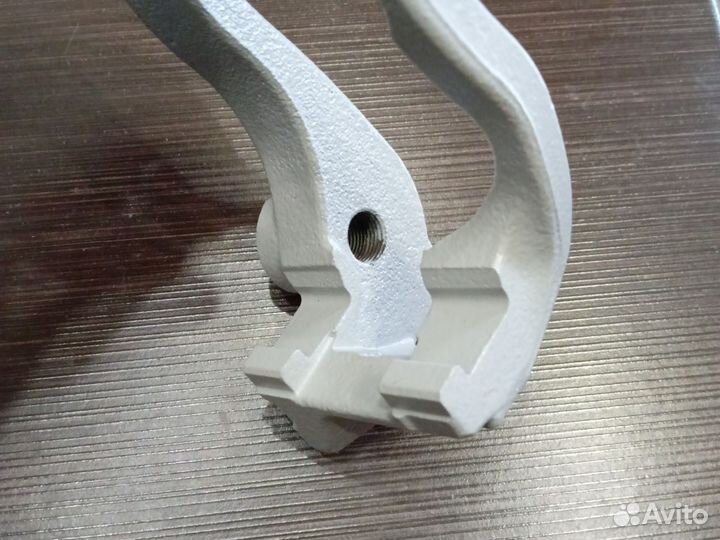 Скоба суппорта переднего Fiat, Peugeot, Citroen