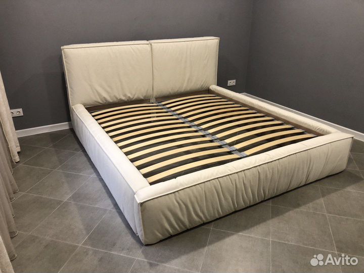 Кровать двухспальная