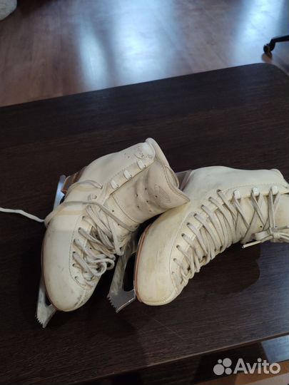 Коньки фигурные 225 размер