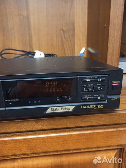 Видеомагнитофон JVC HR-D520EE