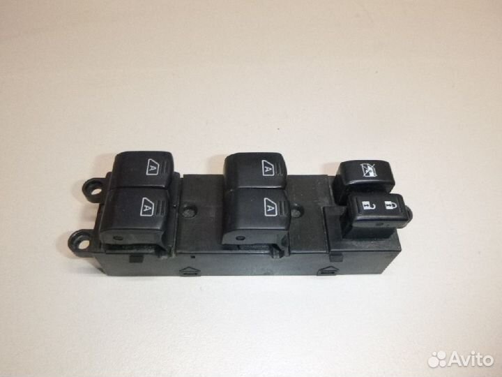 Кнопки стеклоподъемников Infinity QX56 08г